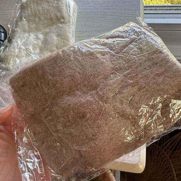 New in Package Fuzzy Microfiber Fingerless Gloves - Picture 9 of 9